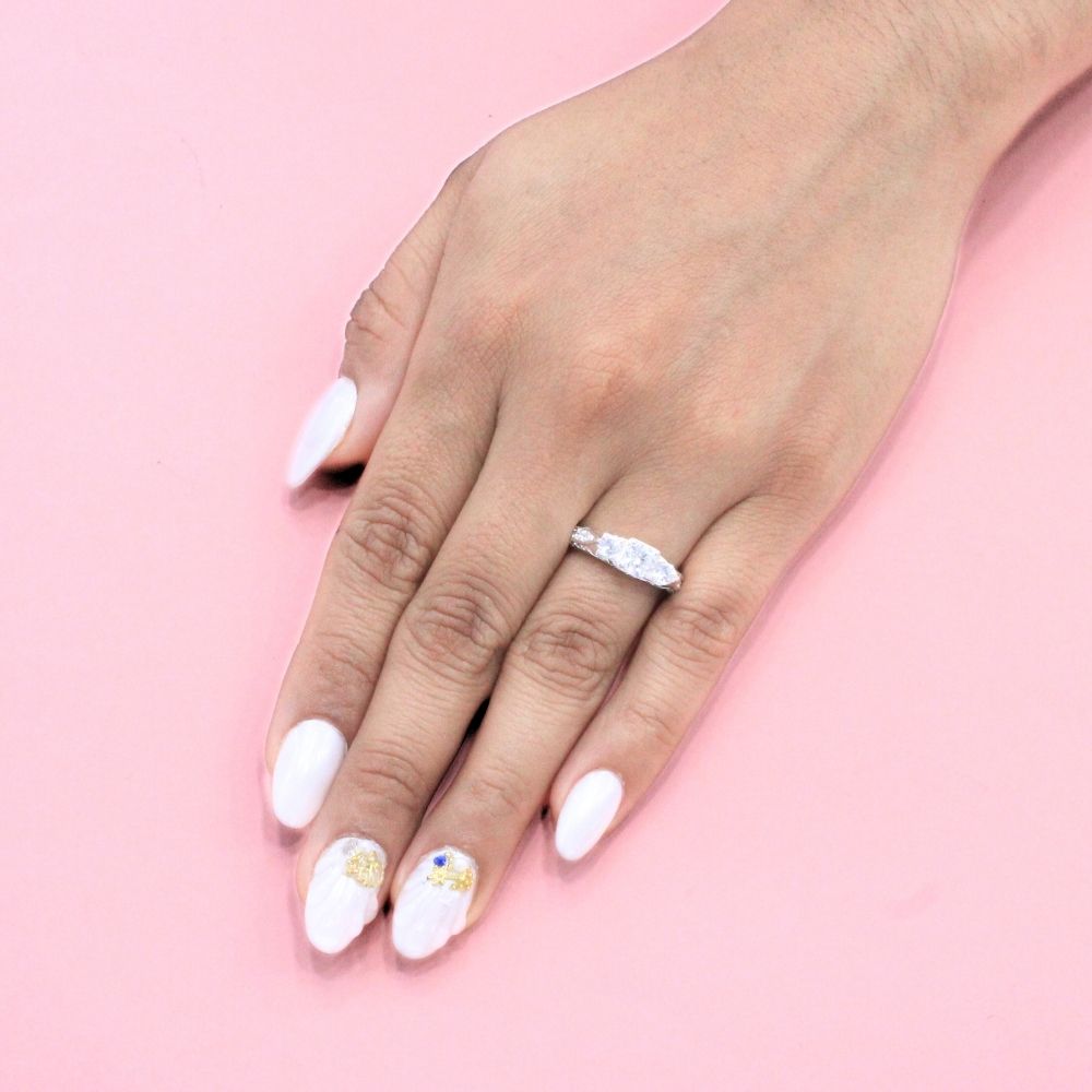 Anillo Solitario de Plata .925 con Diseño Brillante Incrustado de Zirconias mod. 1141