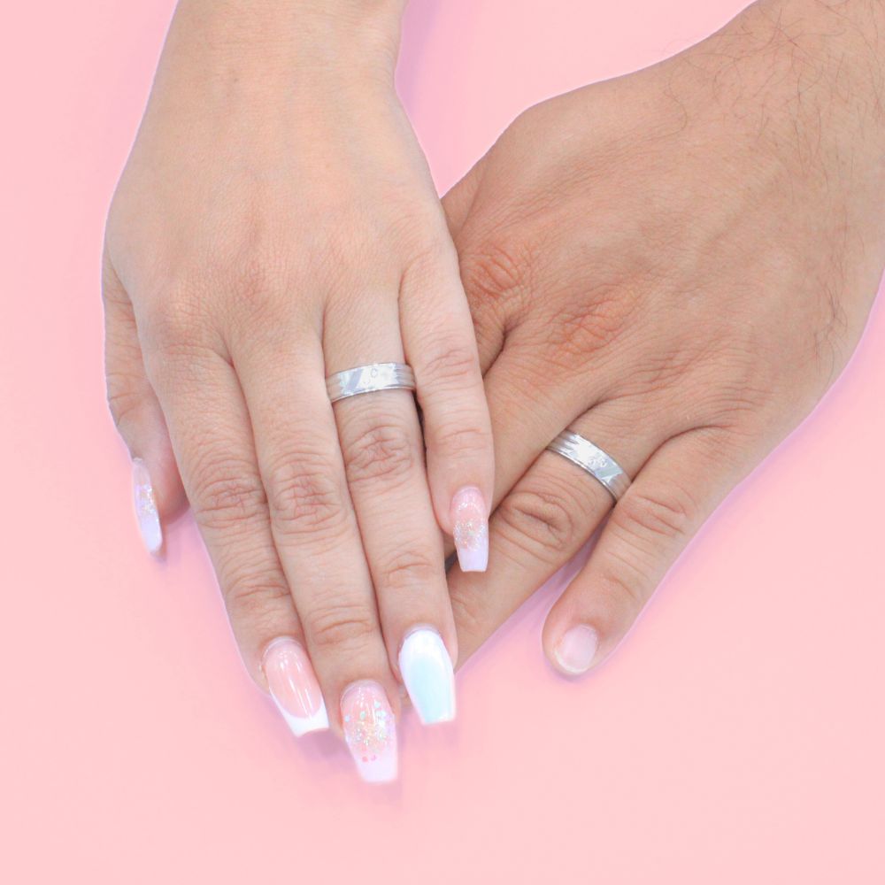 Argollas de Matrimonio de Plata .925 Diseño de Líneas con Frente de Zirconias Finas mod. 1267