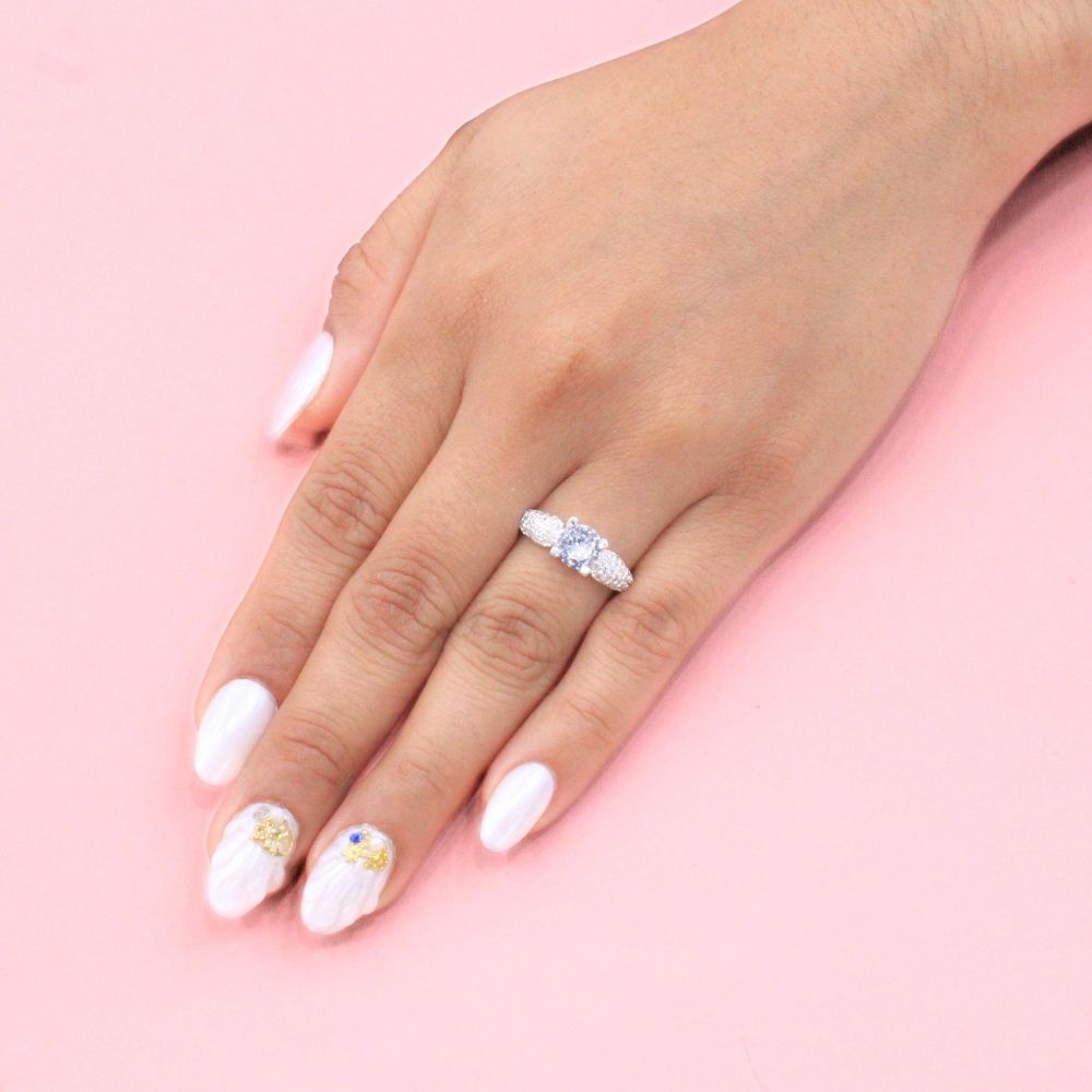 Anillo Solitario de Plata .925 Diseño Grueso Incrustado con Zirconias mod. 1151