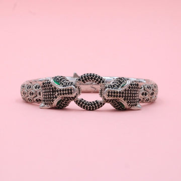 Pulsera Especial Tejido de Vibora Hueco con Incrustación de Zirconia Negra mod. 0897