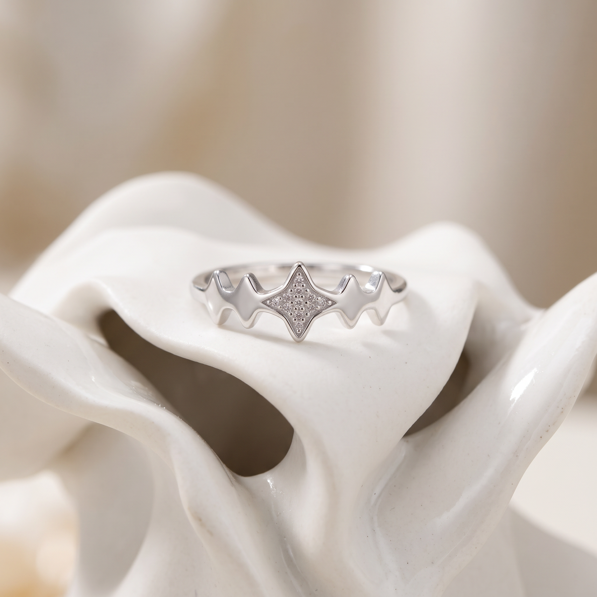 Anillo de Plata. 925 con Diseño de Estrellas  y Madre Perla con Zirconia mod.3251