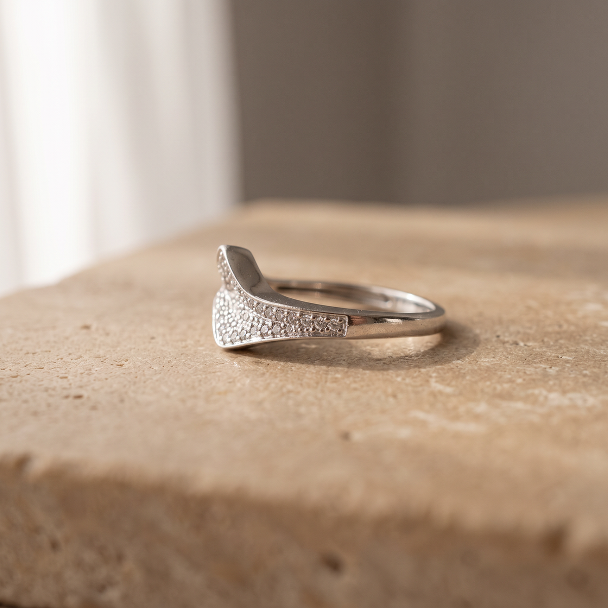 Anillo de Plata. 925 con Diseño de Hoja Fina con Zirconia mod.3260