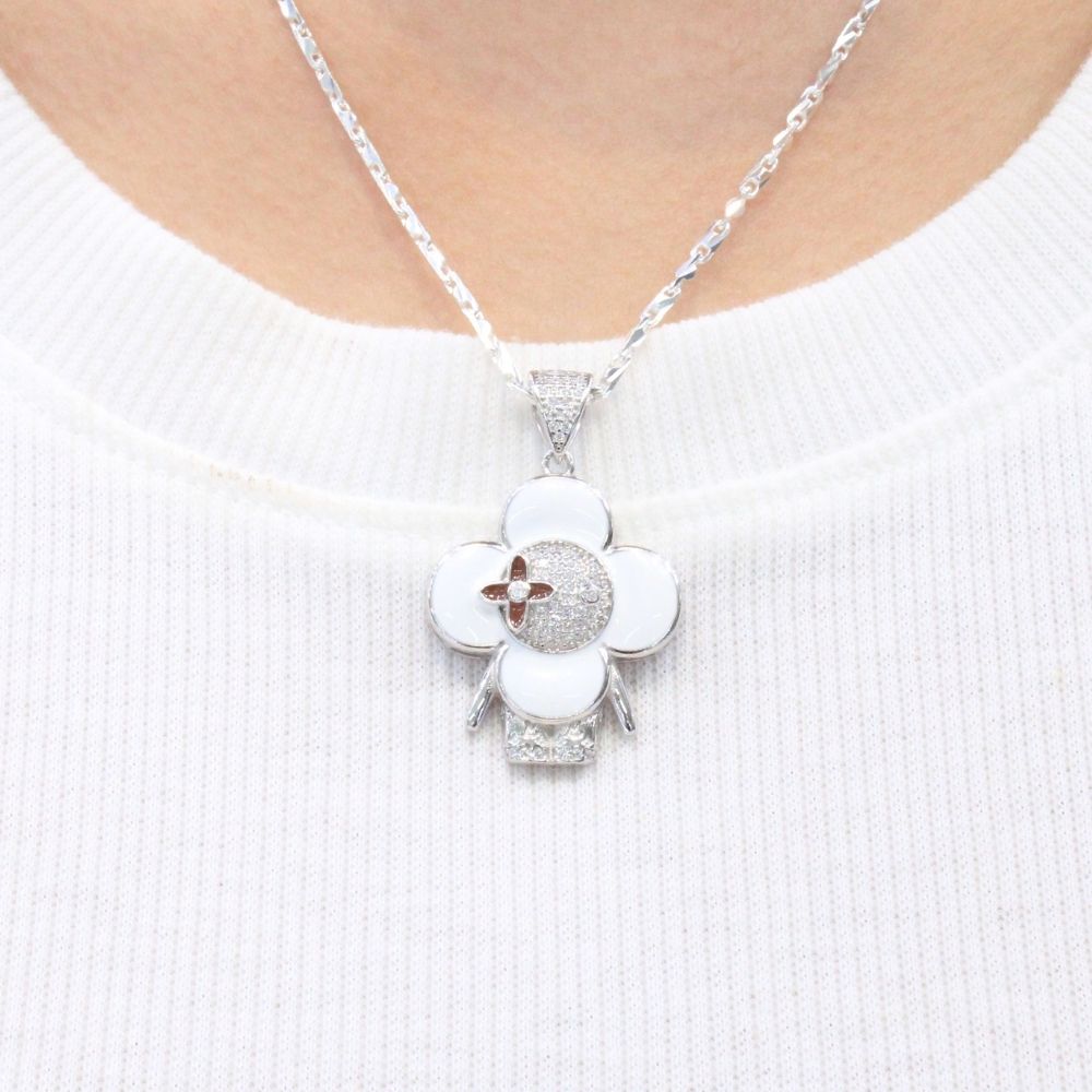 Dije de Plata .925 Diseño Especial Mascota Trébol Incrustado con Zirconias mod. 1356