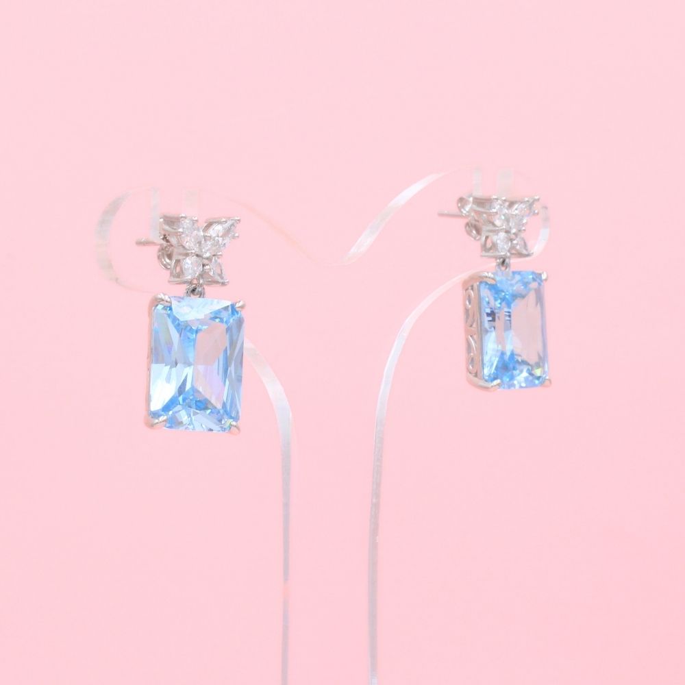 Arete Largo de Plata .925 Diseño Especial con Moissanita Azul Liquid mod. 1237