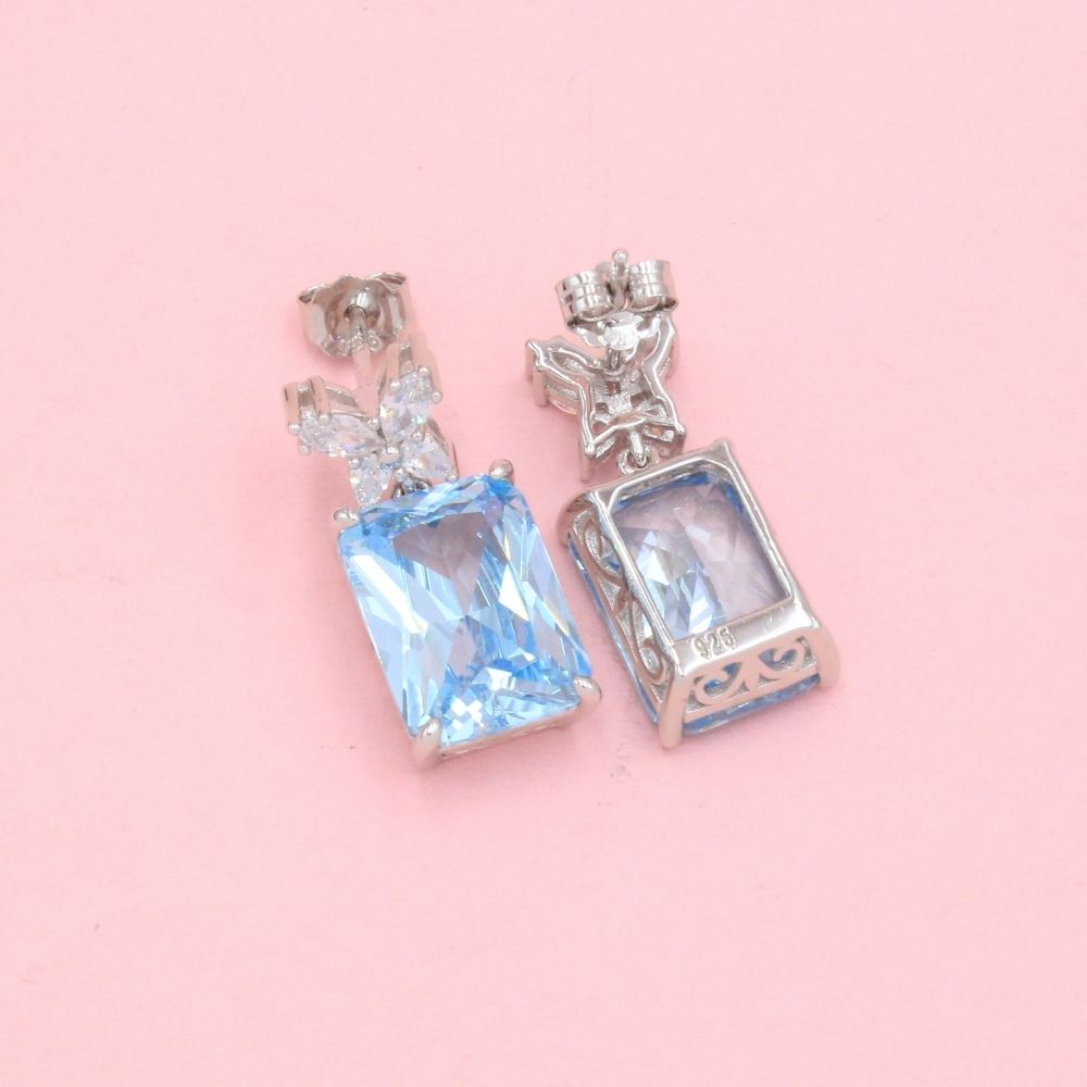 Arete Largo de Plata .925 Diseño Especial con Moissanita Azul Liquid mod. 1237