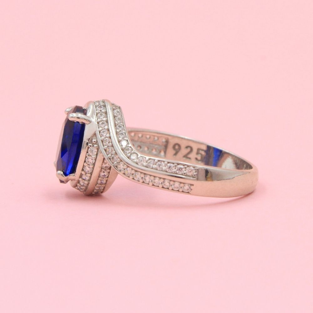 Anillo Elegante con Zirconia Oval Color Azul Zafiro mod. 0733