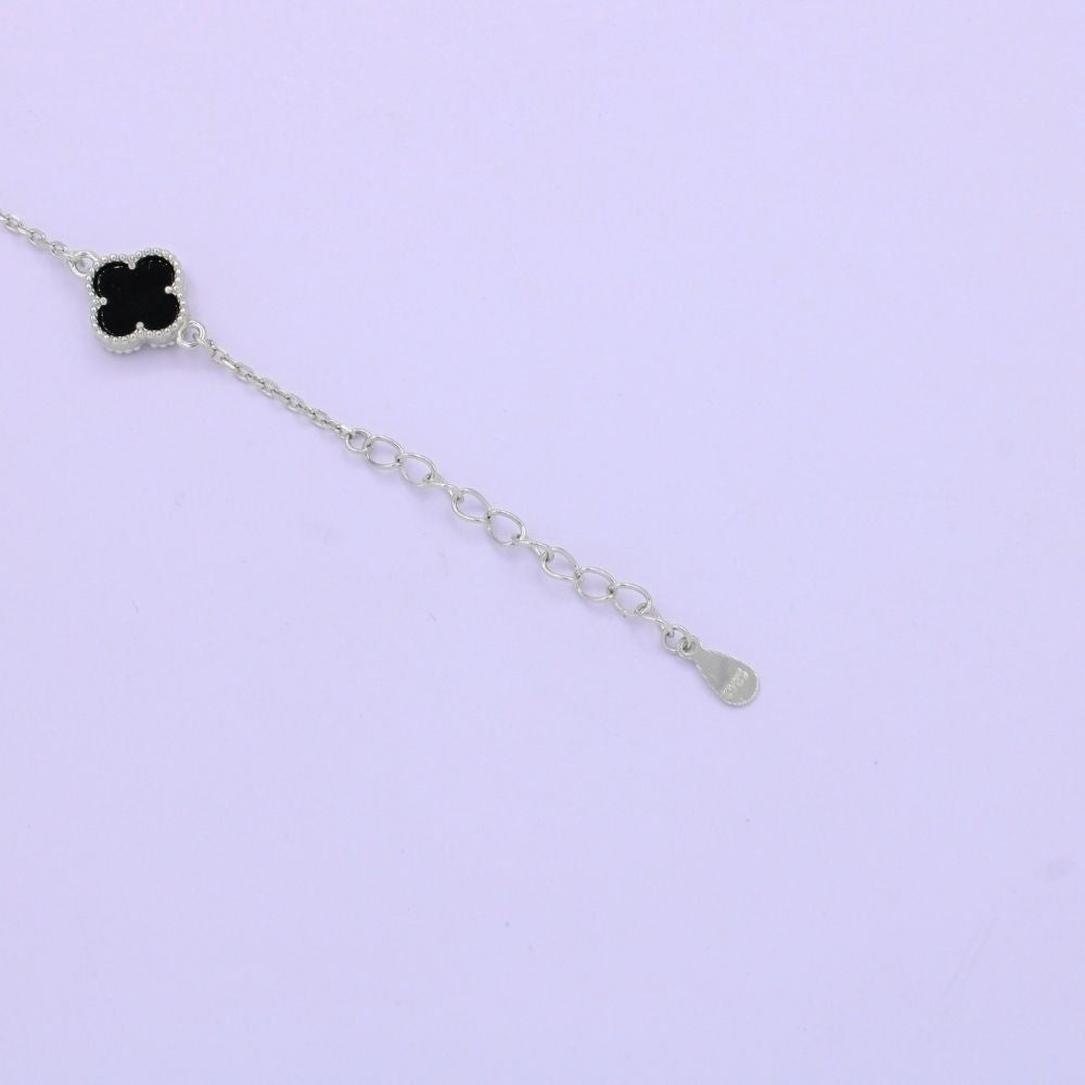 Pulsera de Plata .925 con Diseño de Treból Incrustado de Ónix. 1470