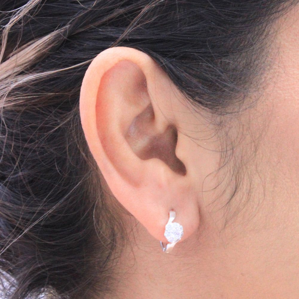 Grapa Elegante con Diseño de Flor Incrustada de  Zirconias mod. 1011