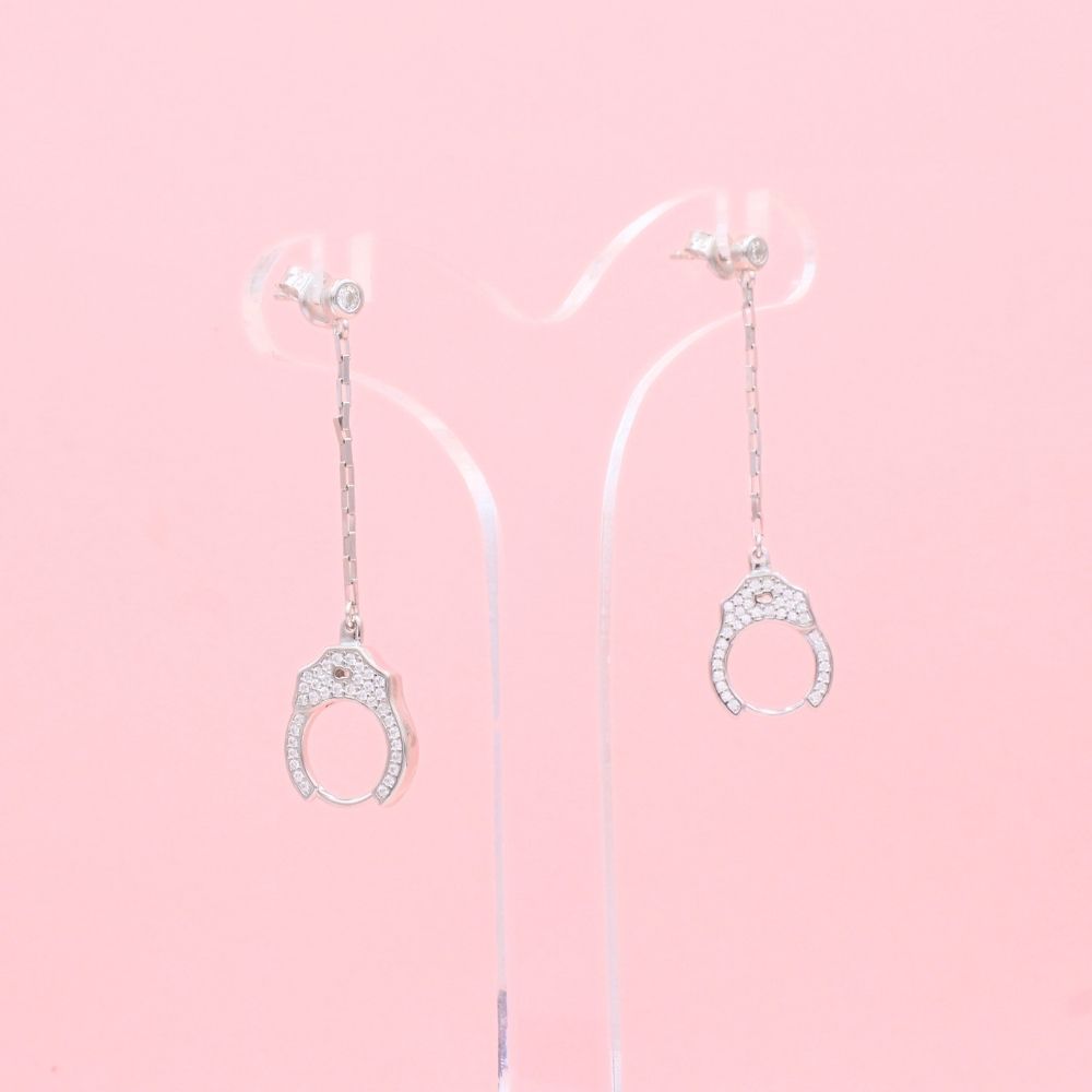 Arete Largo de Plata .925 Diseño en Forma de Esposas Incrustadas con Zirconias mod. 1213