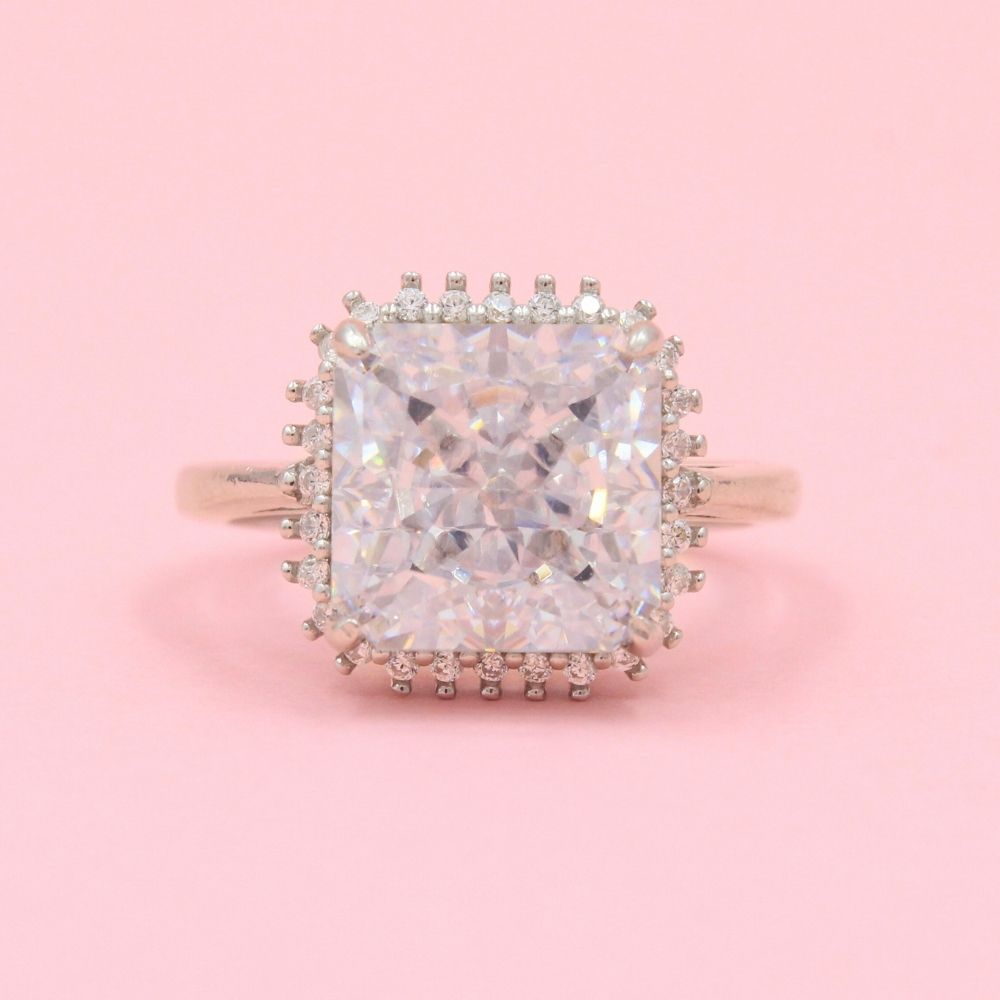 Anillo Especial con Zirconia Cuadrada Estilo Brillante mod. 0700