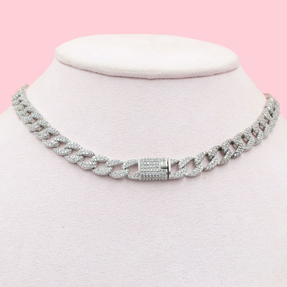 Cadena Especial de Tejido Barbado Hueco con Broche Fino Incrustada con Zirconias mod. 0764