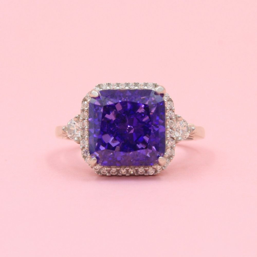 Anillo Especial con Zirconia Cuadrada Color Morado mod. 0740