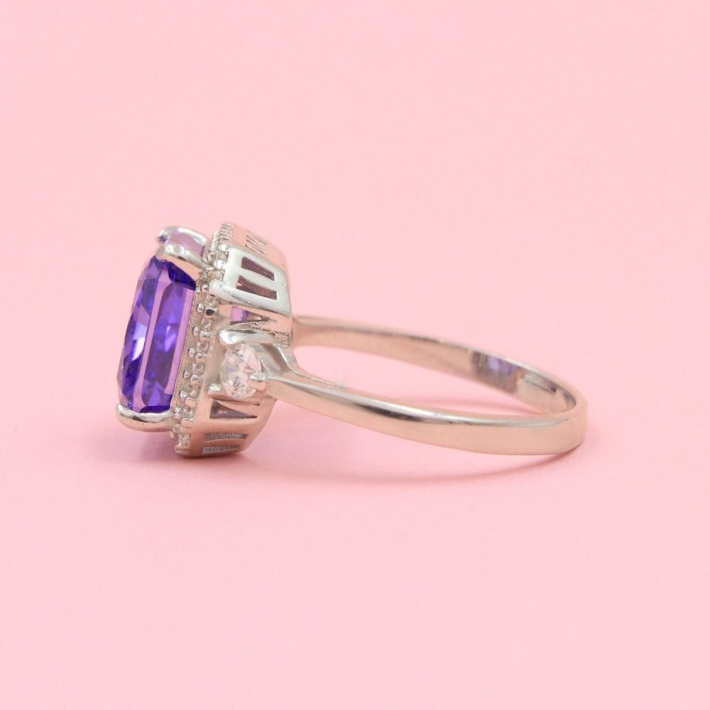 Anillo Especial con Zirconia Cuadrada Color Morado mod. 0740