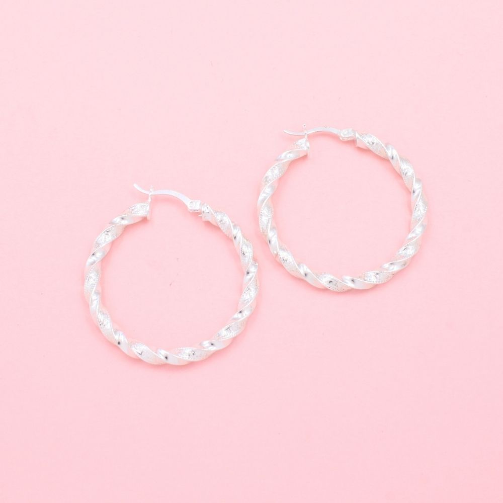 Arracada de Plata .925 Diseño Torzal Hueco con Grabado Fino mod. 1049