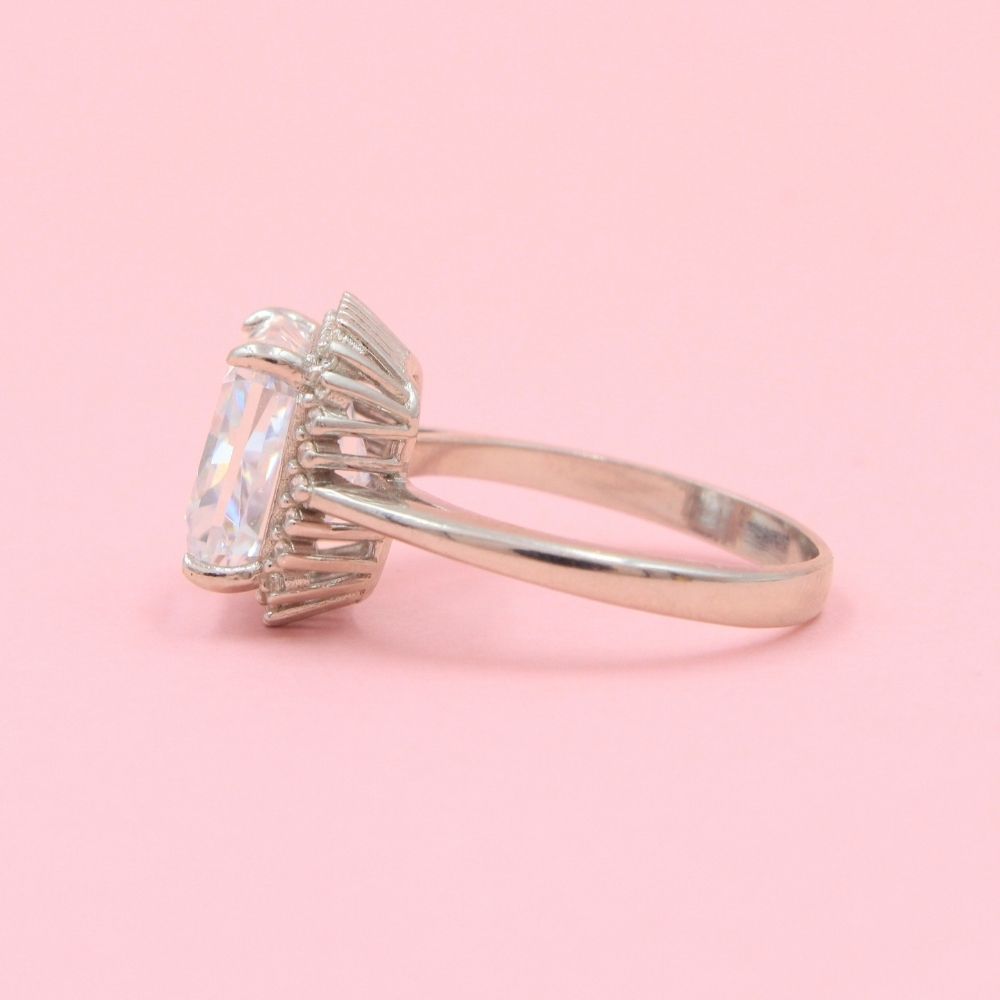 Anillo Especial con Zirconia Cuadrada Estilo Brillante mod. 0700