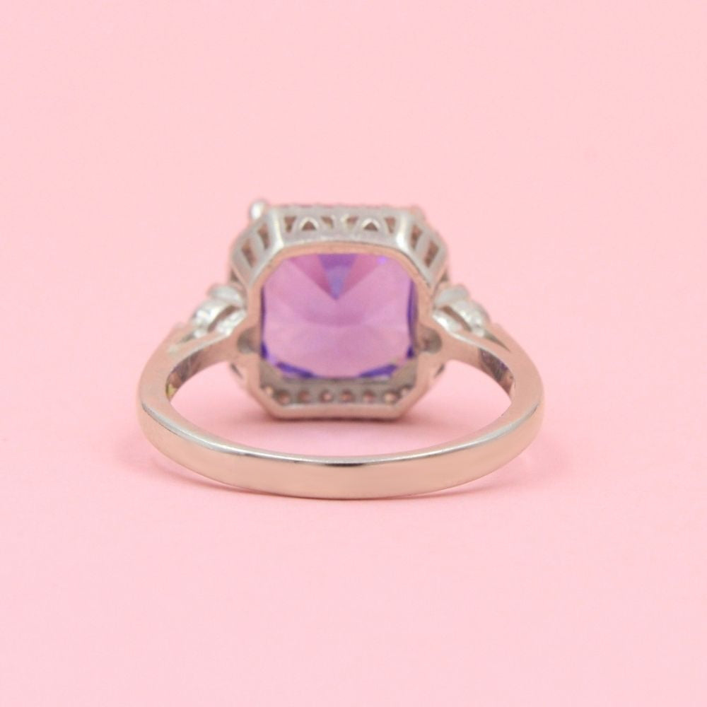 Anillo Especial con Zirconia Cuadrada Color Morado mod. 0740