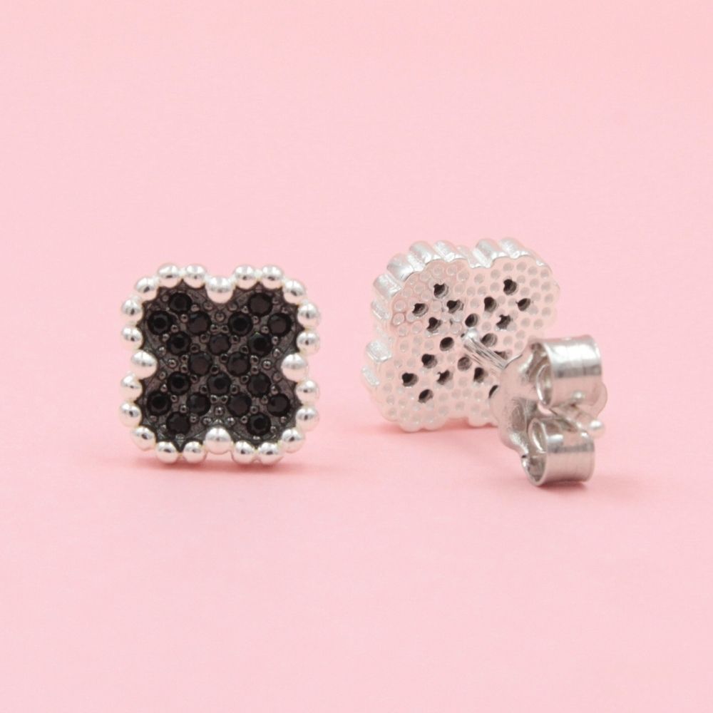 Arete de Trébol Incrustado con Zirconias Oscuras mod. 0785