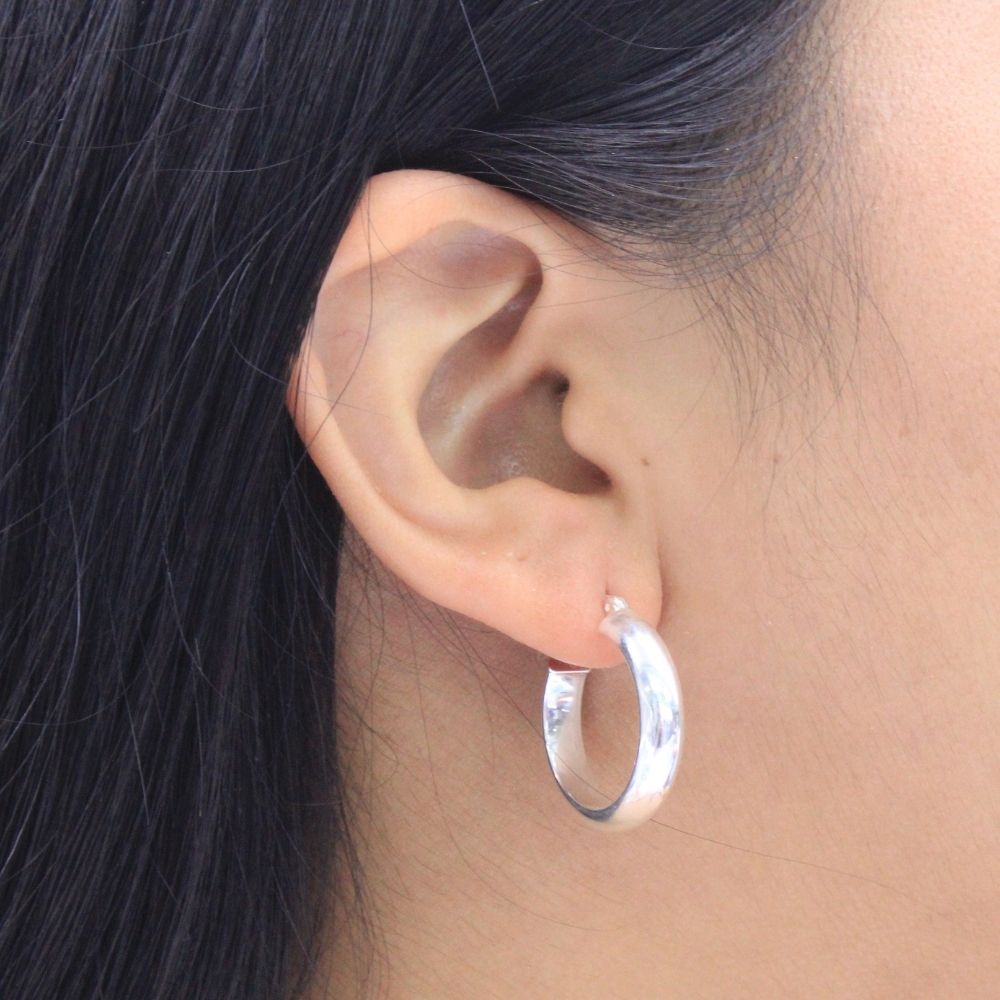 Arracada de Plata .925 Diseño Liso Brillante de Estilo Fino mod. 1051