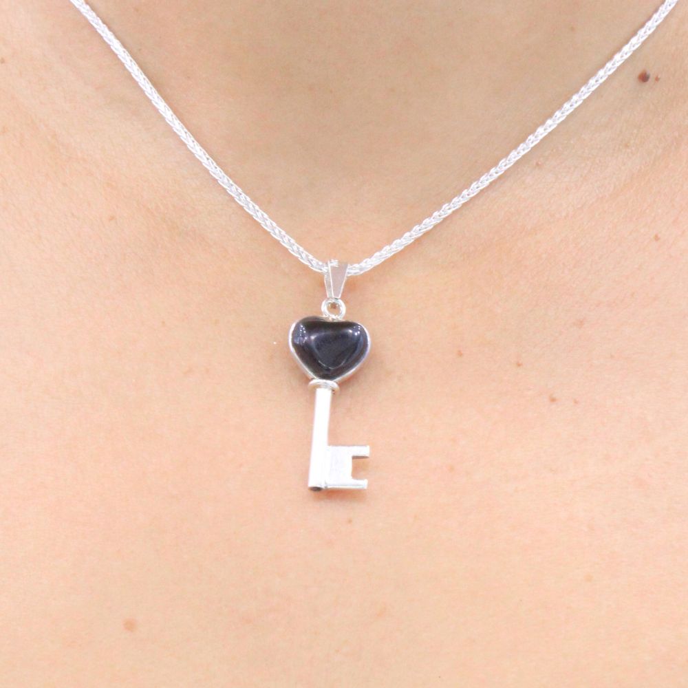 Dije de Dama Plata .925 Diseño Llave con Piedra Onix mod. 1155