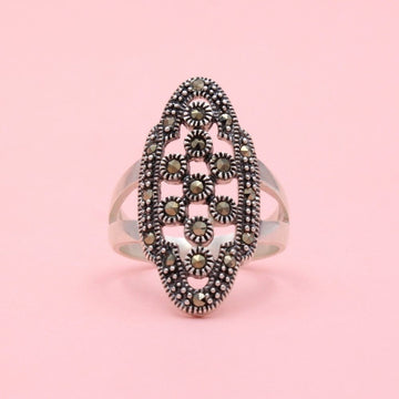 Anillo de Plata .925 Diseño Vertical con Incrustación de Marquesitas mod. 1334