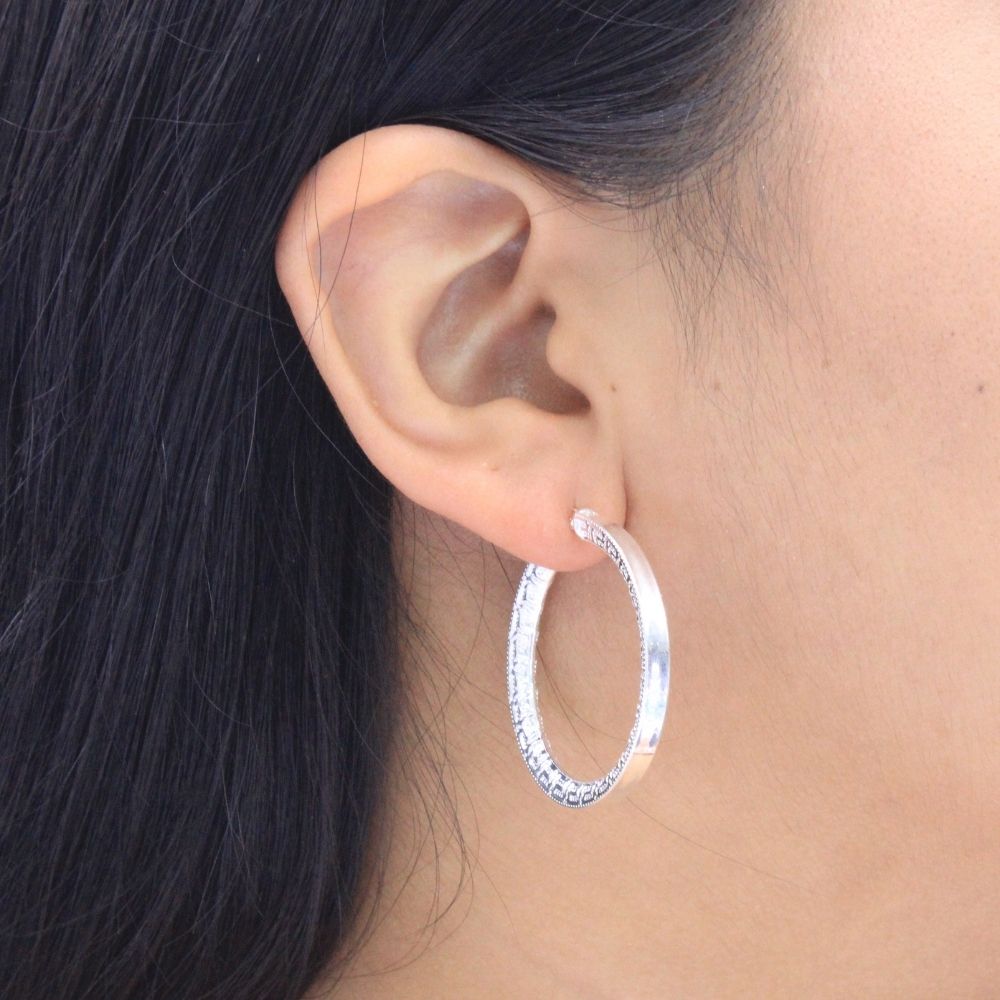 Arracada de Plata .925 Diseño Especial Hueco con Grabado de Grecas mod. 1053