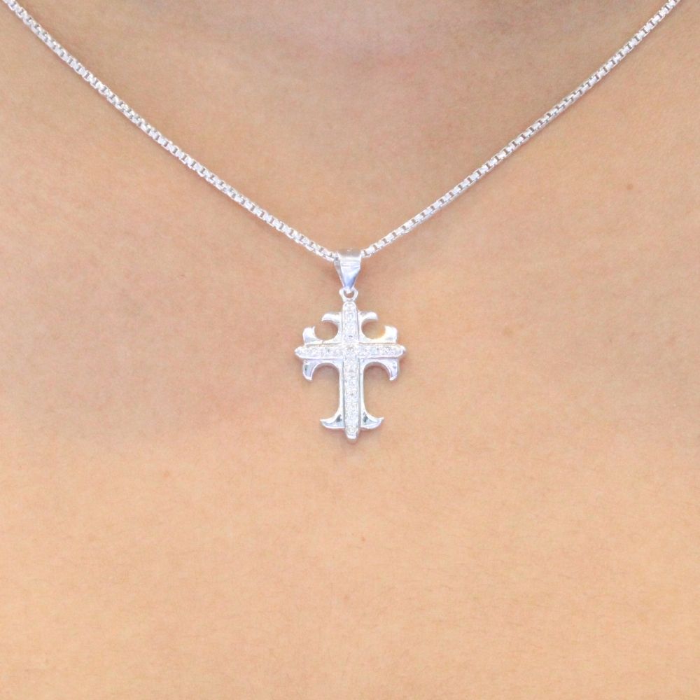 Cruz de Plata .925 Diseño Patonce con Incrustación de Zirconias mod. 1126