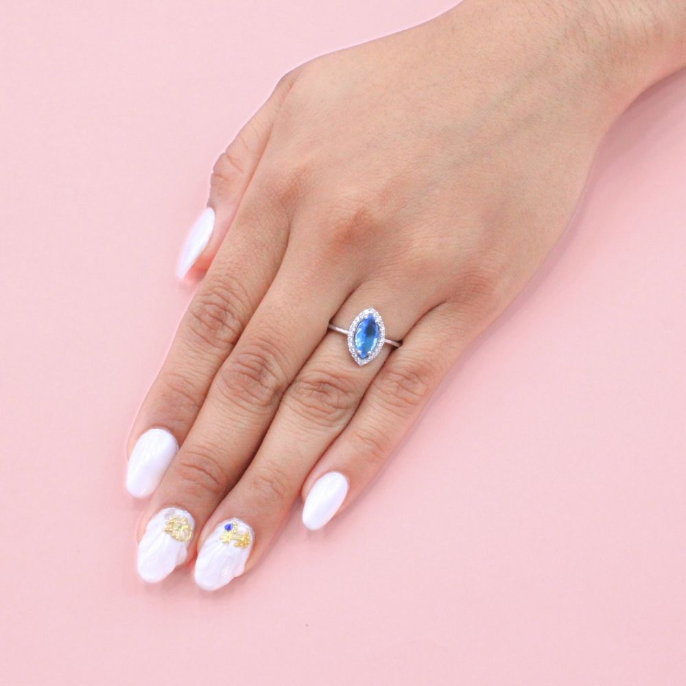 Anillo para Dama de Plata .925 Diseño Oval Incrustado de Zirconia mod. 1170