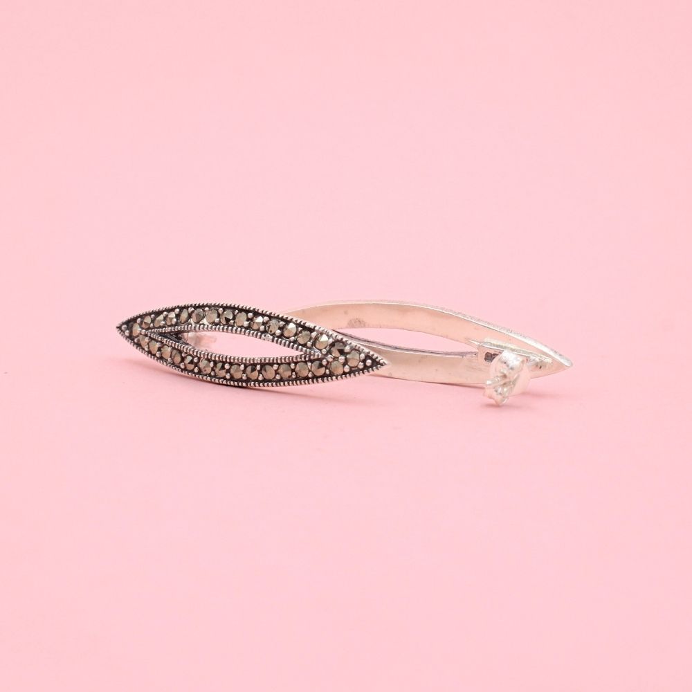 Arete Largo de Plata .925 Diseño de Hoja Incrustada con Marquesitas mod. 1214