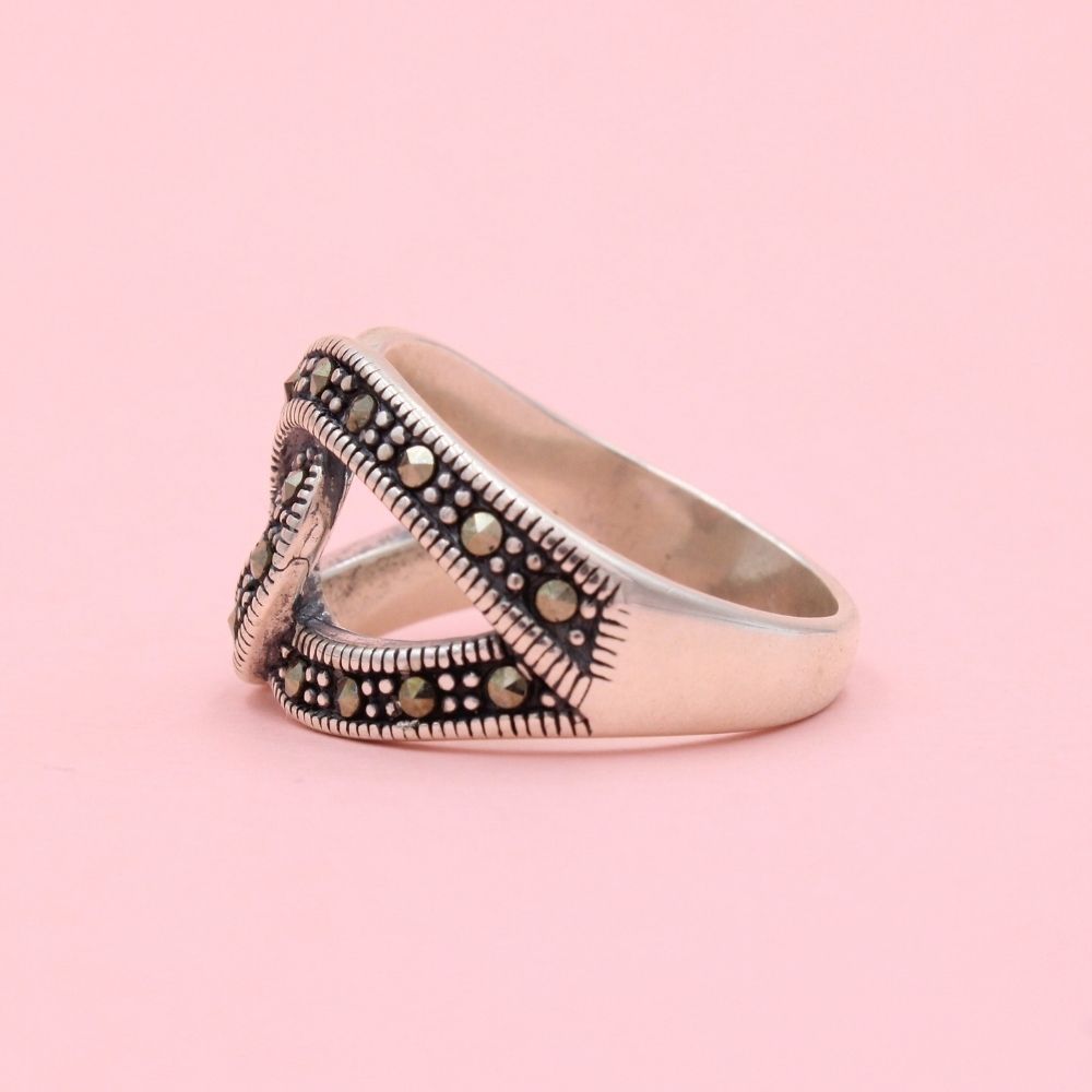 Anillo de Plata .925 Enlace Infinito Incrustado con Marquesitas mod. 1382