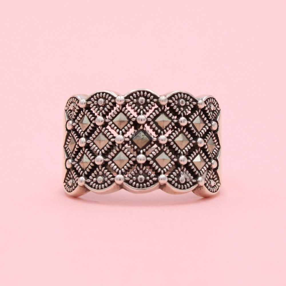 Anillo de Plata .925 Diseño Elegante Incrustado con Marquesitas mod. 1383