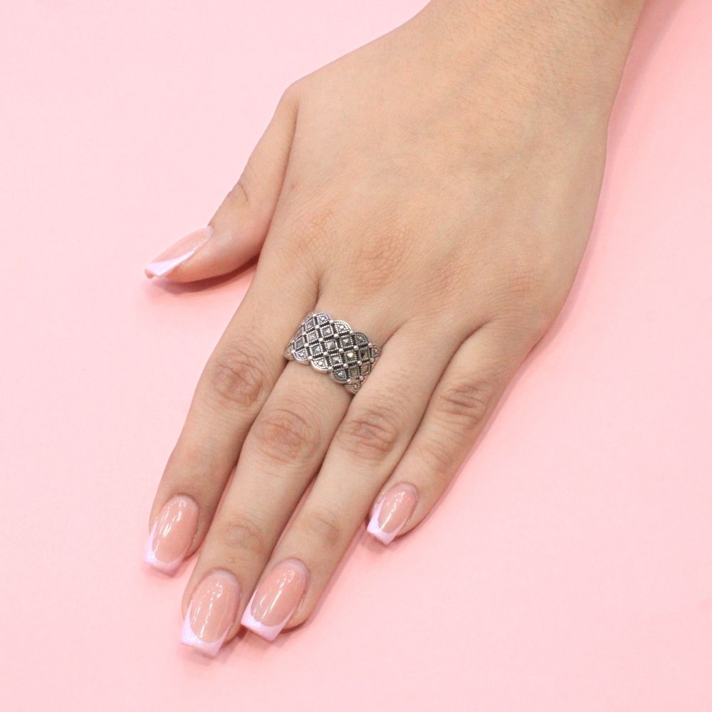 Anillo de Plata .925 Diseño Elegante Incrustado con Marquesitas mod. 1383