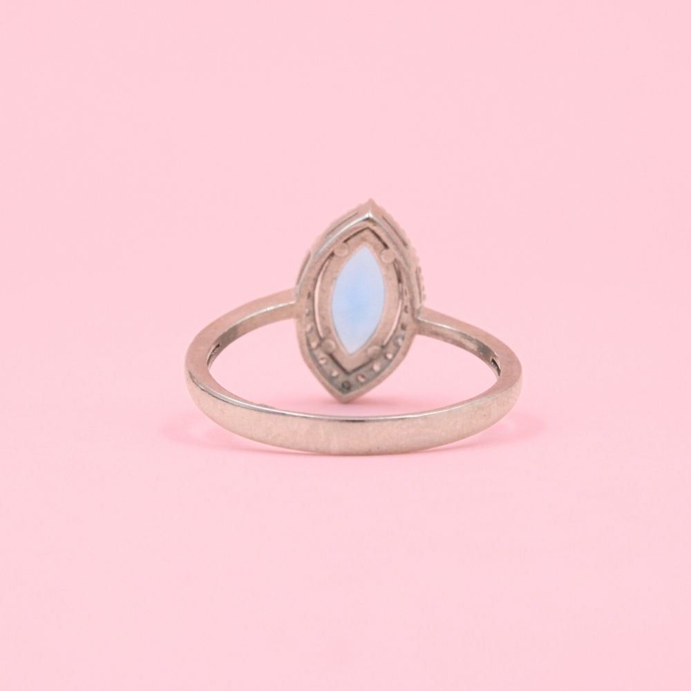 Anillo para Dama de Plata .925 Diseño Oval Incrustado de Zirconia mod. 1170