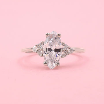 Anillo Solitario de Plata .925 Estilo Delgado con Zirconia Oval Fina mod. 1137