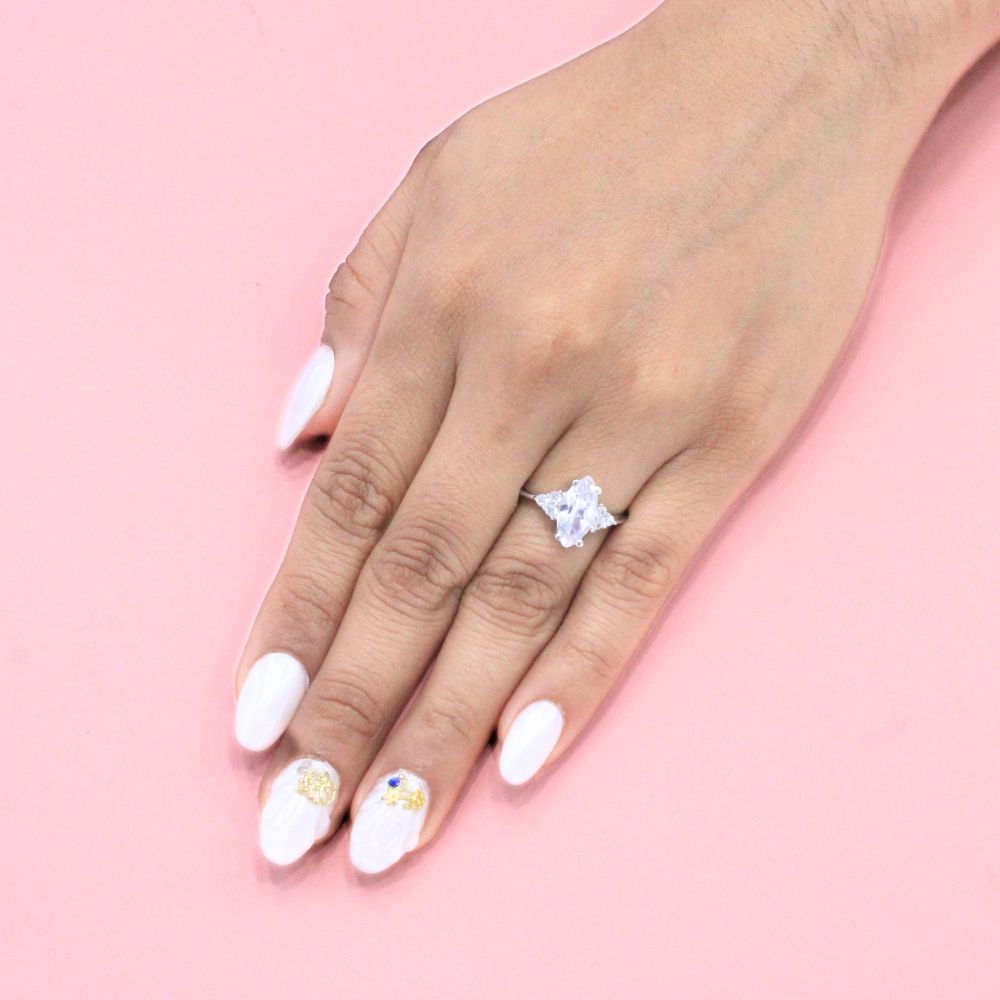 Anillo Solitario de Plata .925 Estilo Delgado con Zirconia Oval Fina mod. 1137