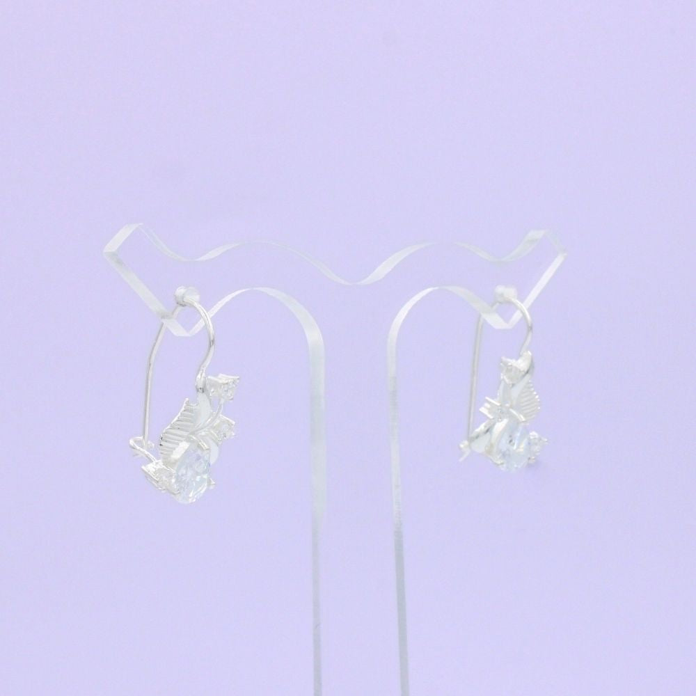 Arete Largo de Plata .925 con Diseño Elegante y Detalle de Hoja Incrustado de Zirconias mod. 1590