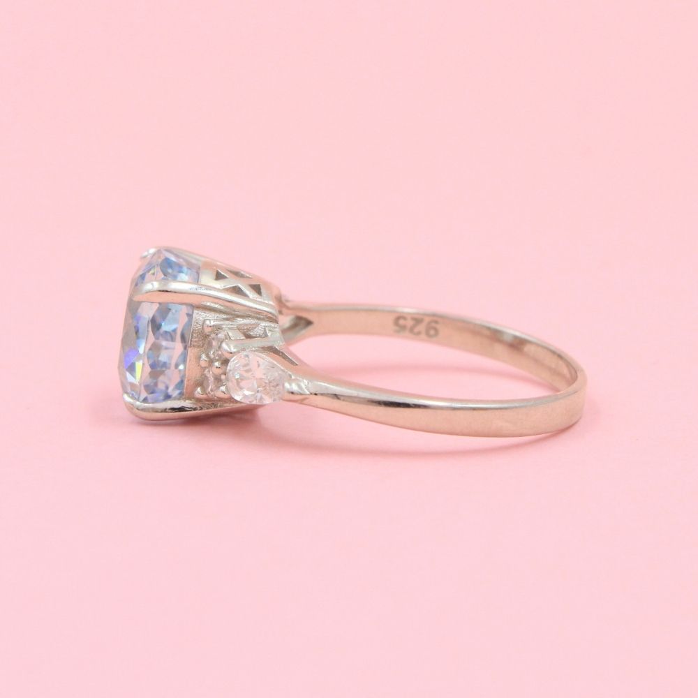 Anillo Especial con Zirconia Redonda Color Azul mod. 0703