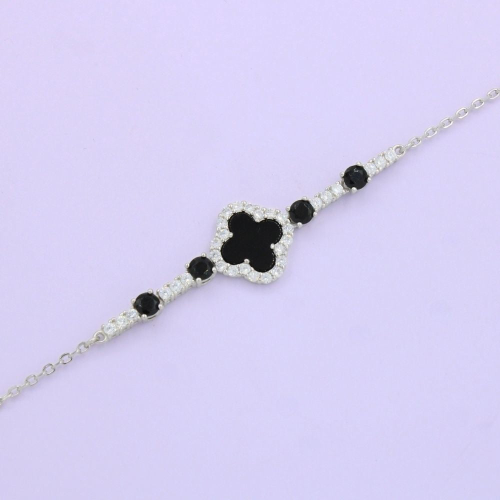 Pulsera de Plata .925 Diseño de Trébol Incrustado de Ónix. 1465
