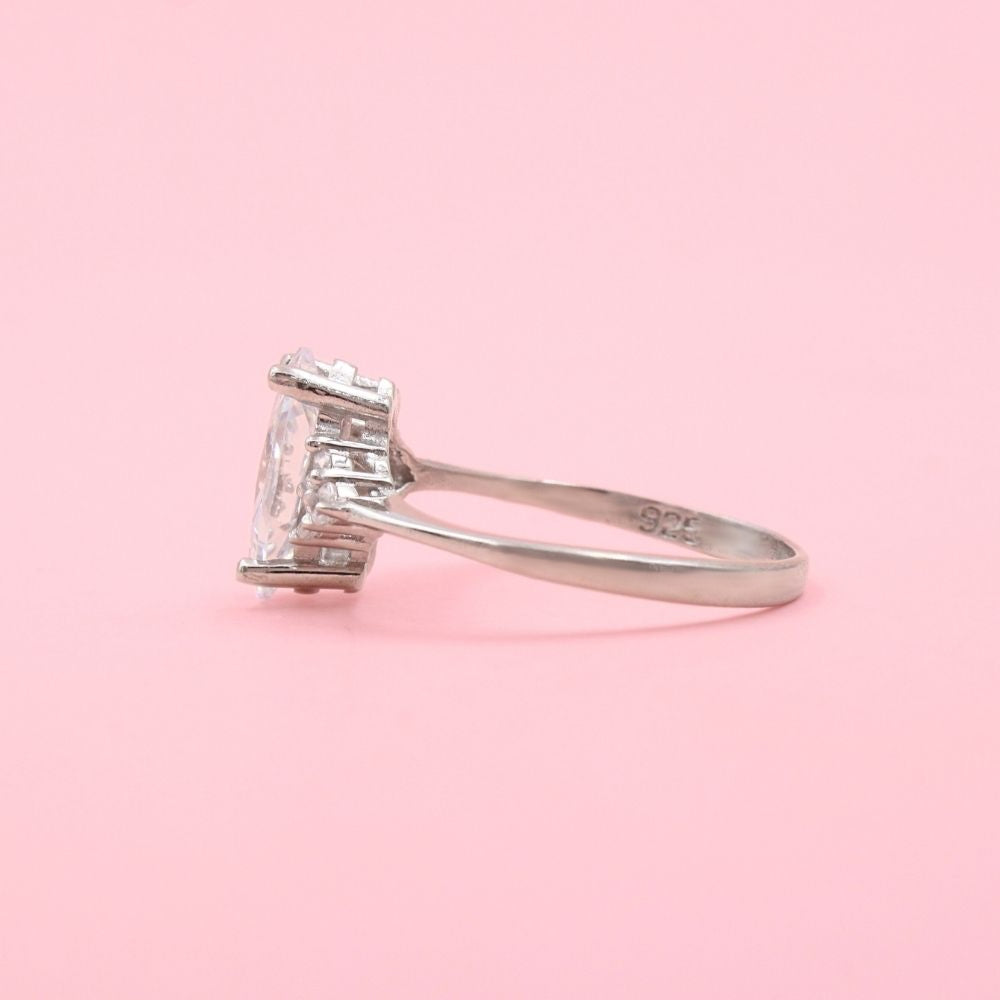 Anillo Solitario de Plata .925 Estilo Delgado con Zirconia Oval Fina mod. 1137