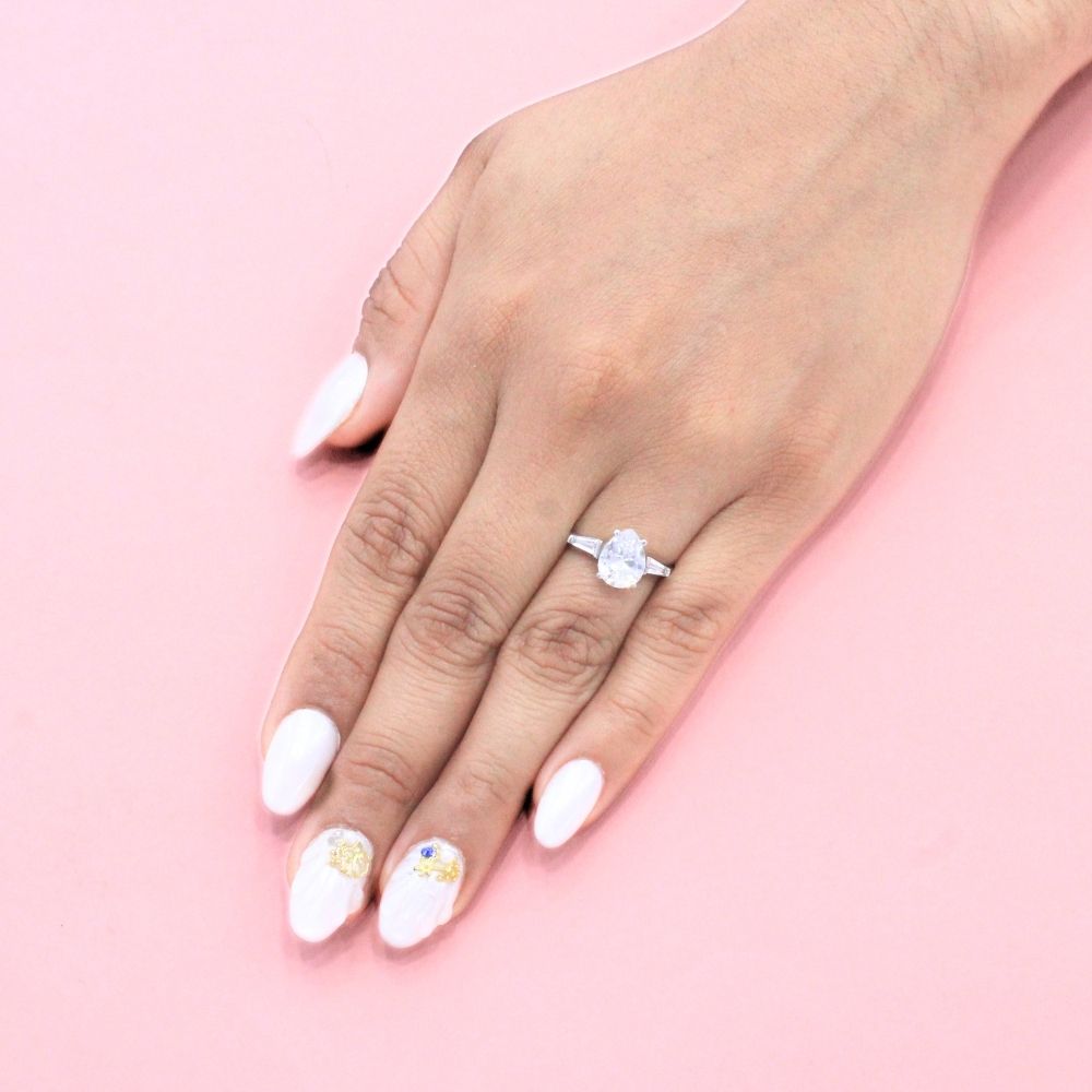 Anillo Solitario de Plata .925 con Zirconia de Gota y Zirconias Baguette Laterales mod. 1139
