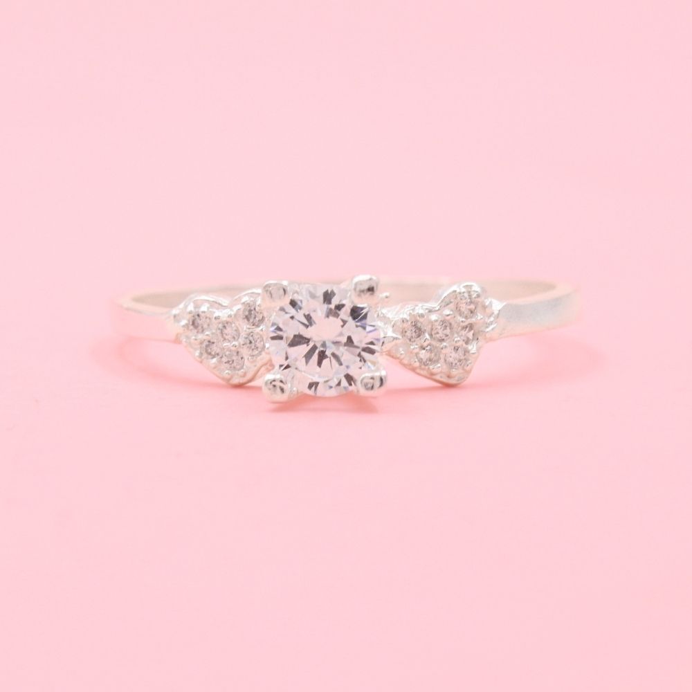 Anillo Solitario de Plata .925 Diseño con Corazones e Incrustación de Zirconias mod. 1140
