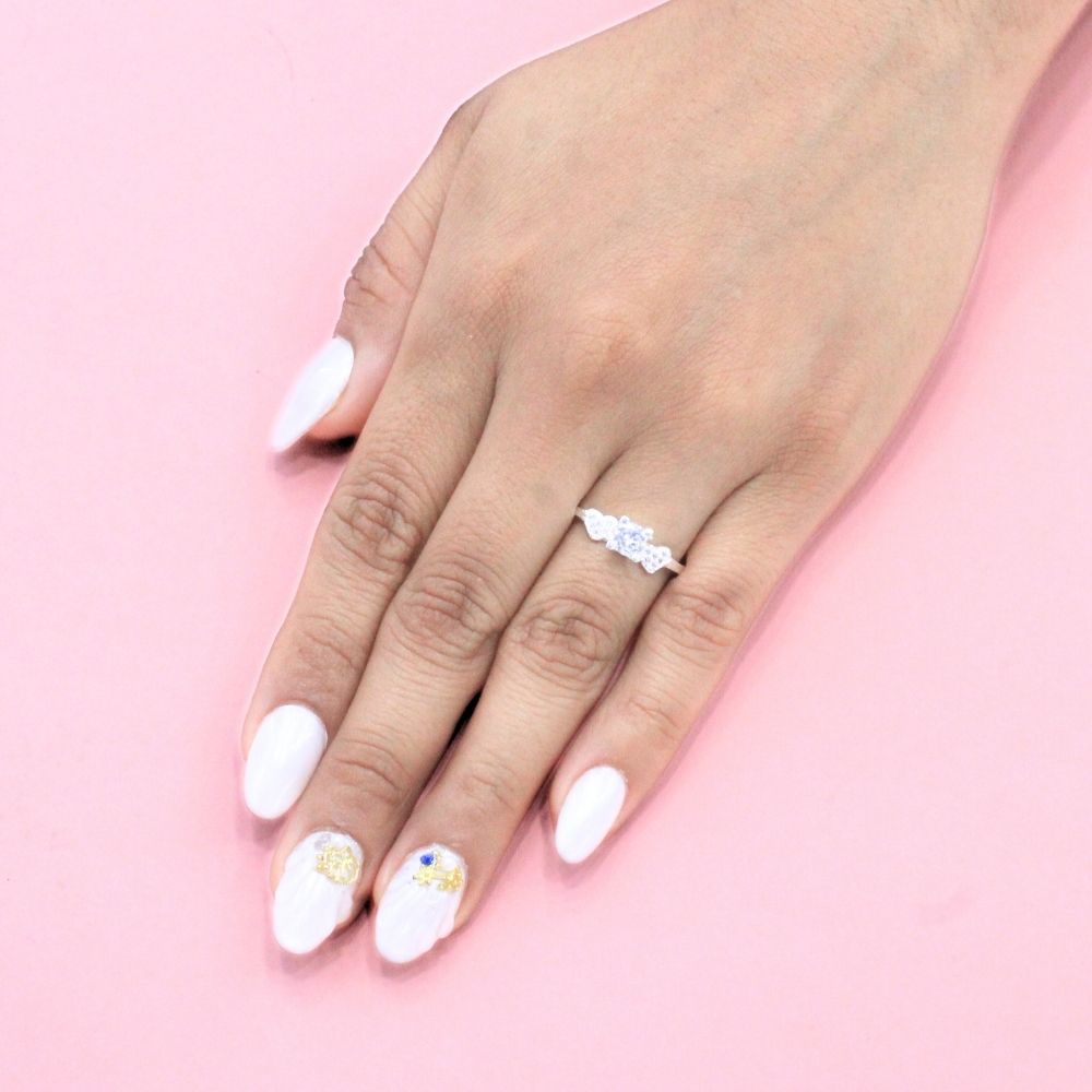 Anillo Solitario de Plata .925 Diseño con Corazones e Incrustación de Zirconias mod. 1140