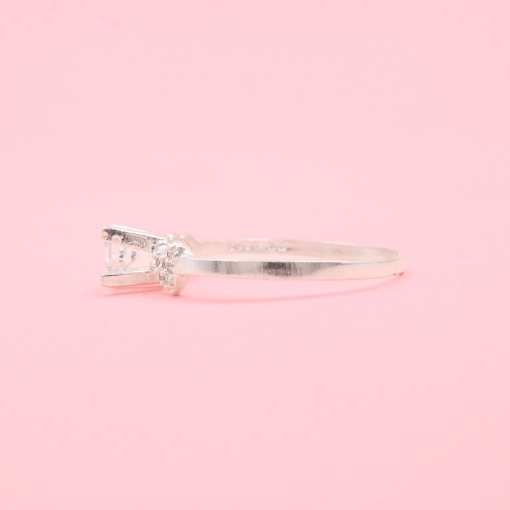 Anillo Solitario de Plata .925 Diseño con Corazones e Incrustación de Zirconias mod. 1140