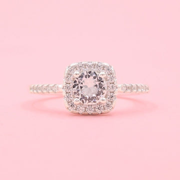 Anillo Solitario de Plata .925 Incrustado con Zirconia Brillante Cuadrada y Zirconias Finas mod. 1142