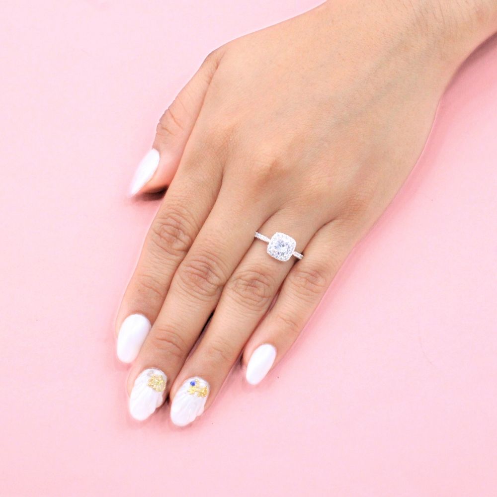 Anillo Solitario de Plata .925 Incrustado con Zirconia Brillante Cuadrada y Zirconias Finas mod. 1142