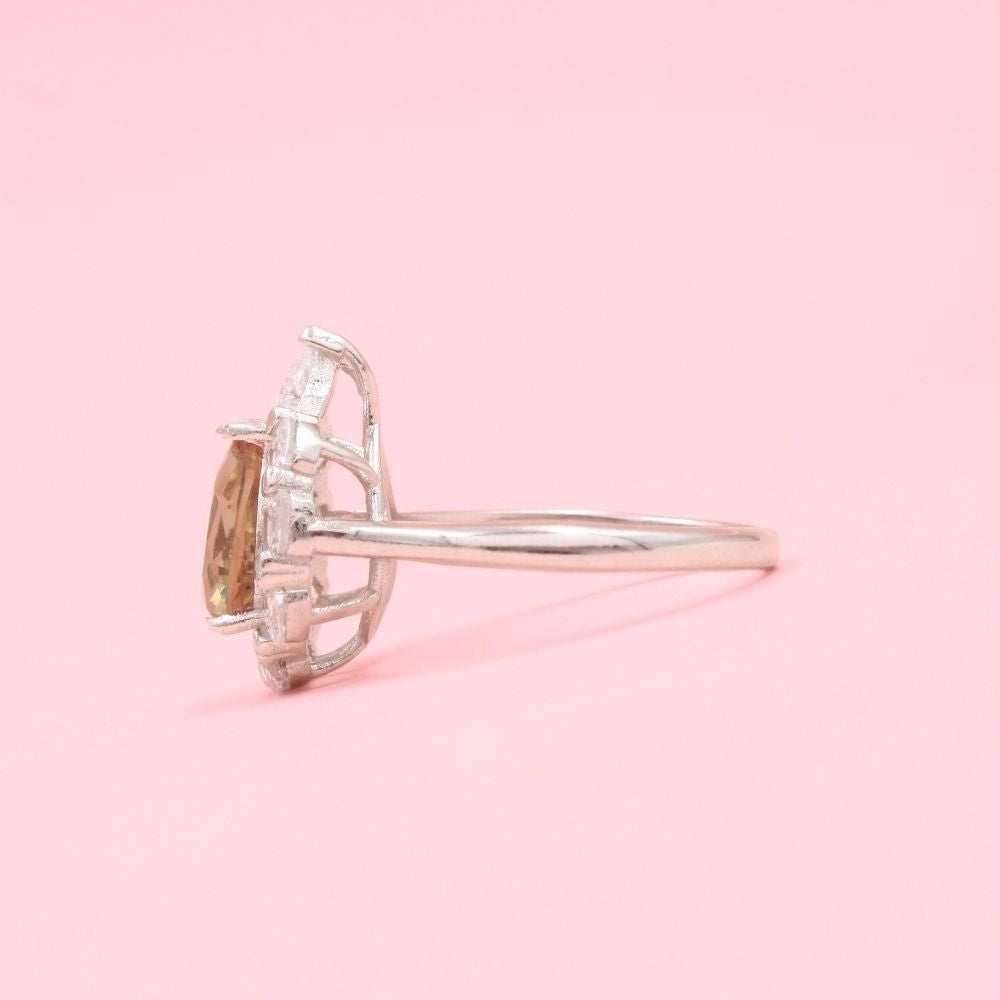 Anillo para Dama de Plata .925 Con Diseño de Gota Incrustado de Zultanita mod. 1171