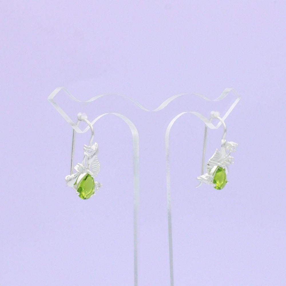 Arete Largo de Plata .925 con Diseño Elegante y Detalle de Hoja Incrustado de Zirconias mod. 1590