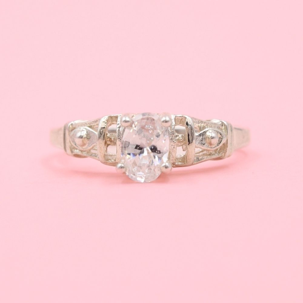 Anillo Solitario de Plata .925 Diseño Especial con Zirconia Oval mod. 1144