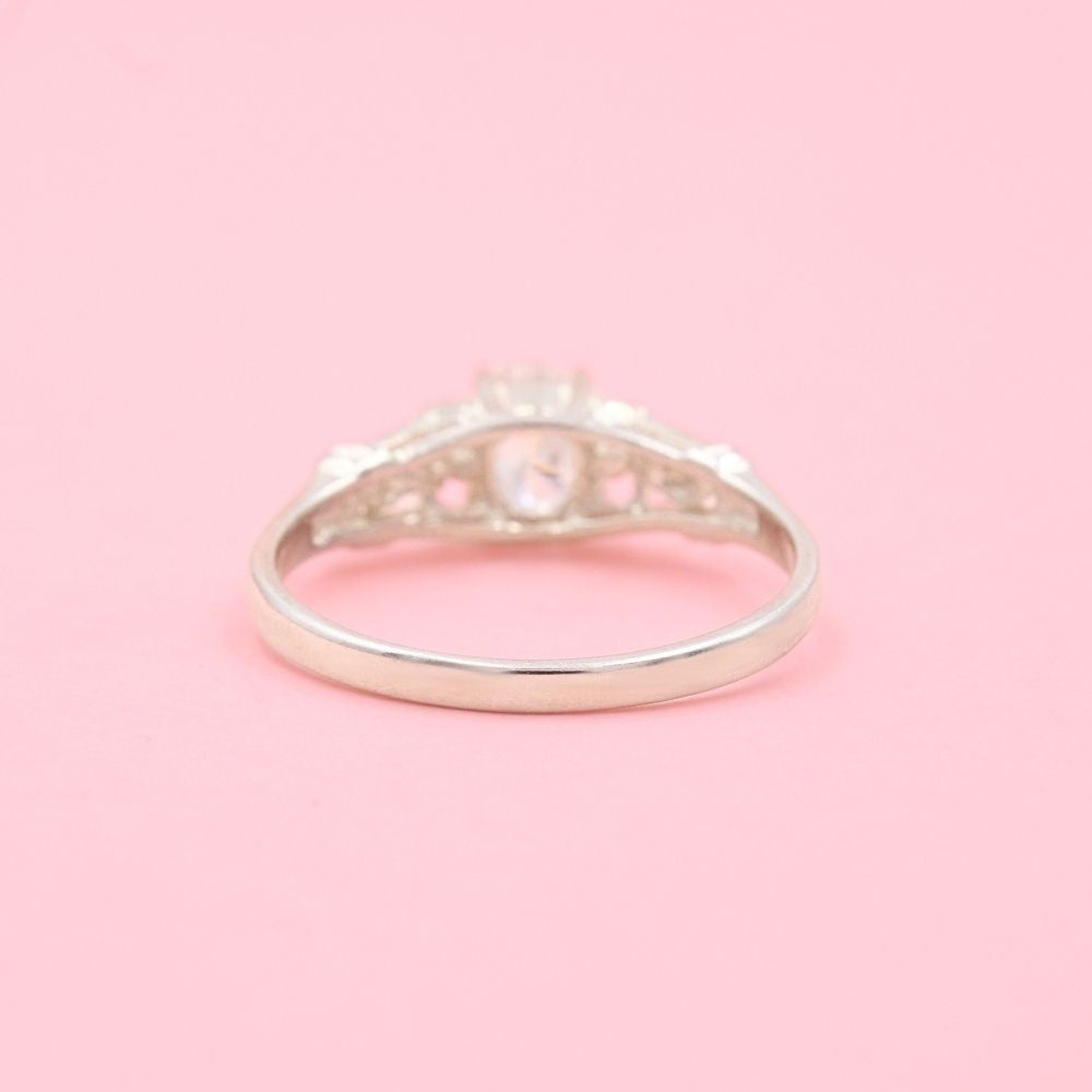 Anillo Solitario de Plata .925 Diseño Especial con Zirconia Oval mod. 1144