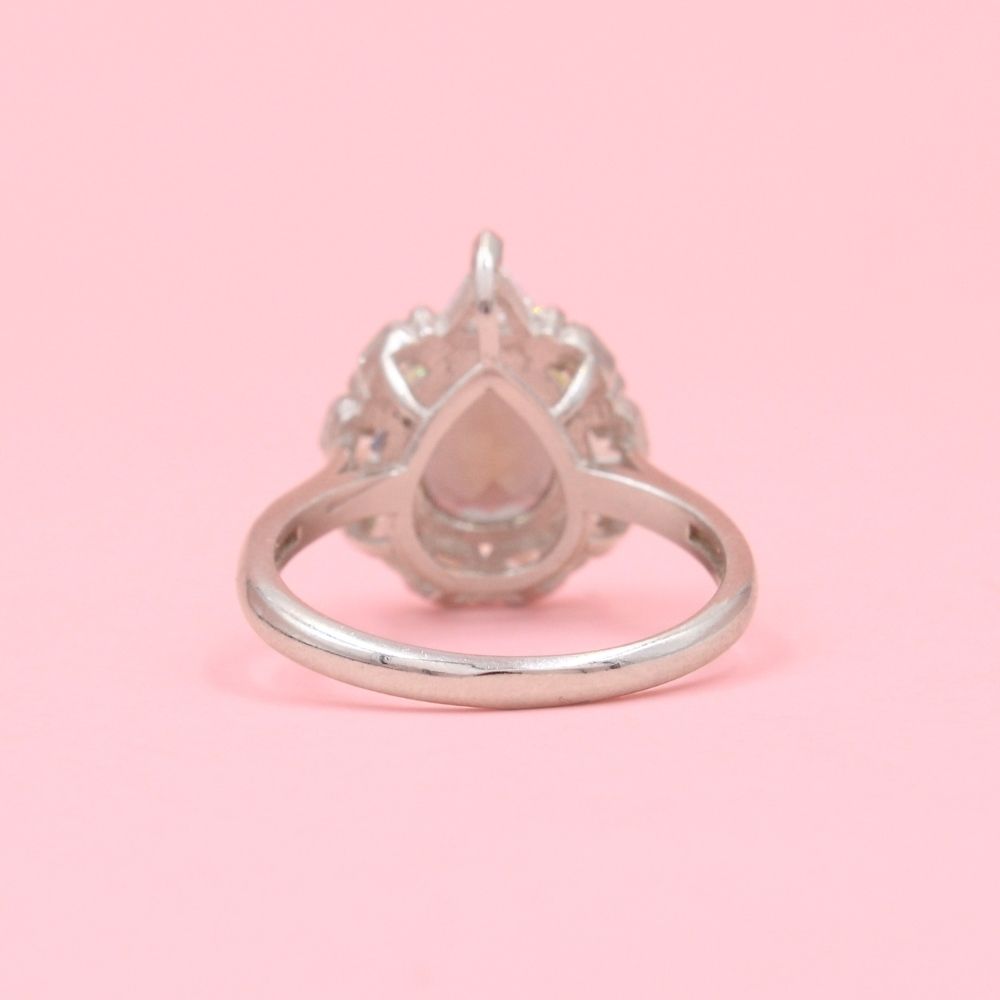 Anillo para Dama de Plata .925 Con Diseño de Gota Incrustado de Zultanita mod. 1171