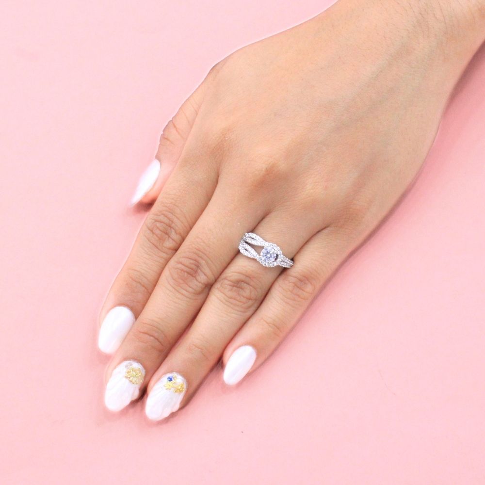 Anillo Solitario de Plata .925 Diseño de Lazo Detallado con Zirconias FInas mod. 1145